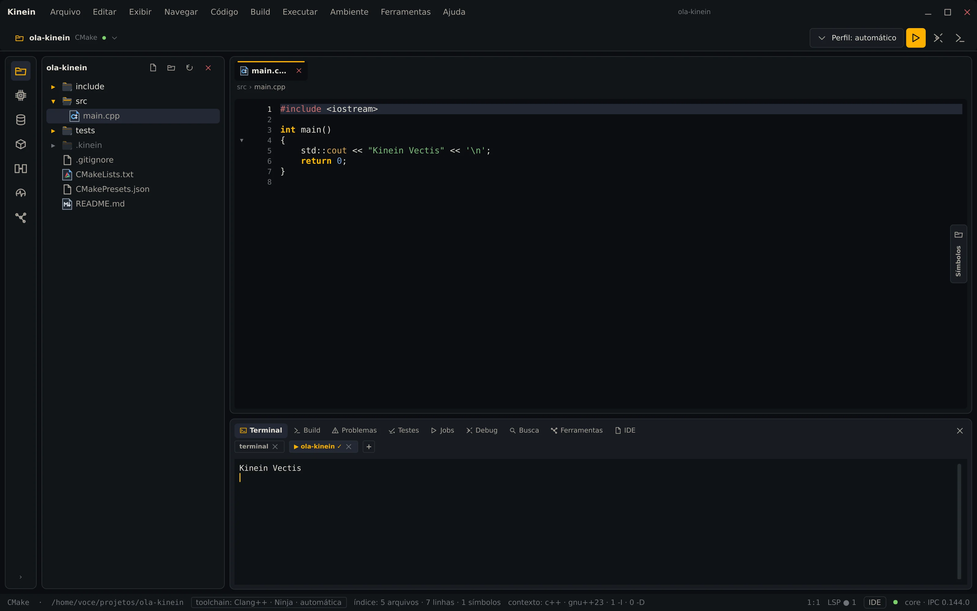 Janela real da Kinein Vectis 0.3.5: menus e execução no topo, trilho e árvore de arquivos à esquerda, main.cpp no editor, Símbolos recolhido à direita, terminal e barra de status embaixo.